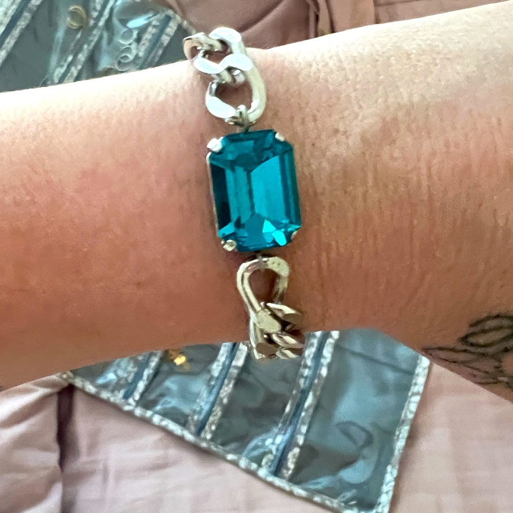 Silver bracelet with aquamarine stone